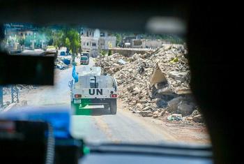 Des Casques bleus de la FINUL en patrouille le long de la Ligne bleue au sud du Liban.