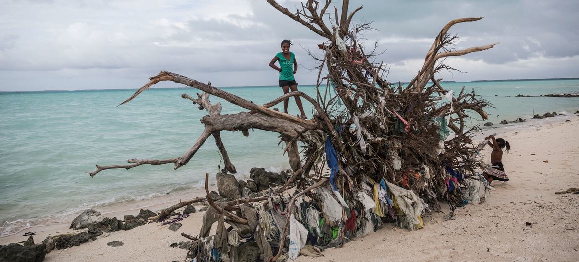 Países pequenos como Kiribati sofrem frequentemente os piores efeitos das alterações climáticas