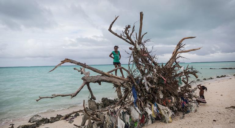 Небольшие государства, такие как Кирибати, часто страдают от самых серьезных последствий изменения климата.