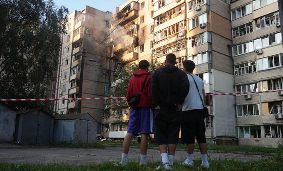 यूक्रेन: रूसी हमलों की लहर की एक और रात, 'प्रियजन को खो देने के भय में घिरे लोग'