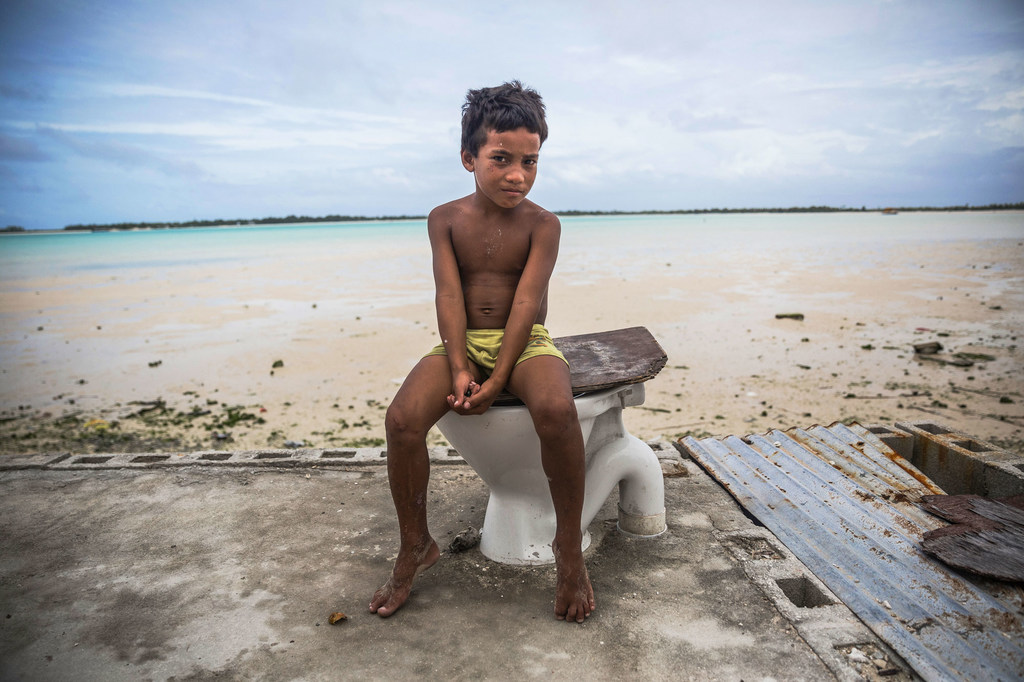 Kiribati, Güney Tarawa'daki Bikenibeu köyü.