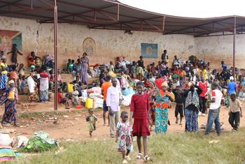 Thousands of people have fled from the eastern DR Congo into Burundi.