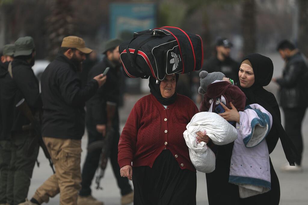 黎巴嫩冲突升级后,人们跨越边界前往叙利亚。