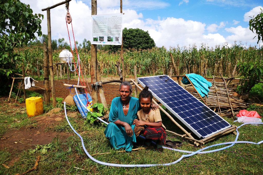 L’énergie solaire aide les agriculteurs éthiopiens à irriguer leurs cultures plus efficacement.