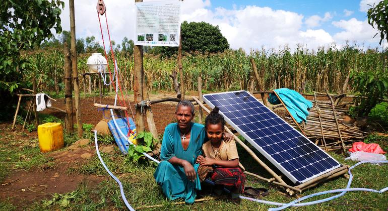 इथियोपिया के किसान, सौर ऊर्जा के ज़रिए अपनी फ़सलों की अधिक कुशलता से सिंचाई करने में सक्षम हो रहे हैं.