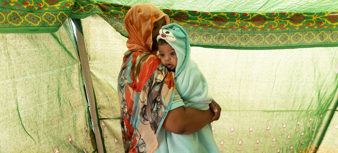 An internally displaced woman and child in Kosti, White Nile in Sudan. An internally displaced woman and child in Kosti, White Nile in Sudan.