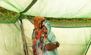 An internally displaced woman and child in Kosti, White Nile in Sudan.