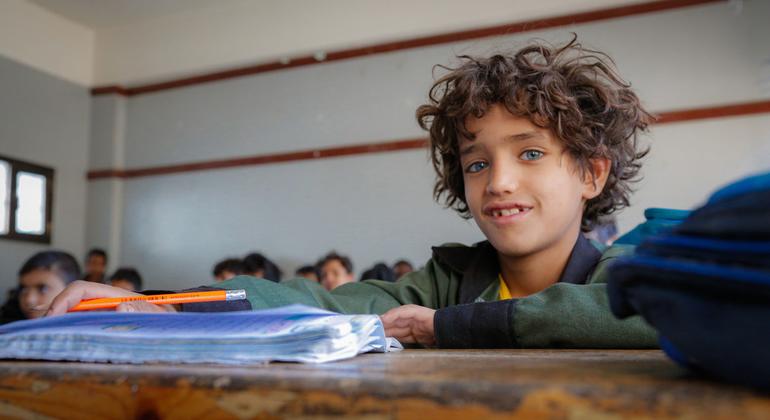 यमन की राजधानी सना में, एक बच्चा अपनी कक्षा में. शिक्षा को एक मानवाधिकार के रूप में महत्ता देने के लिए, मानवाधिकार परिषद प्रयास करती है.