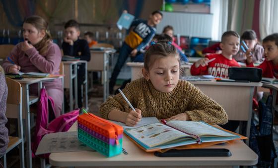Цифры и лица: как война изменила жизнь школьников Украины