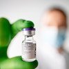 La vacuna de Pfizer-BioNTech contra el COVID-19 ha sido la primera en ser autorizada en algunos países.