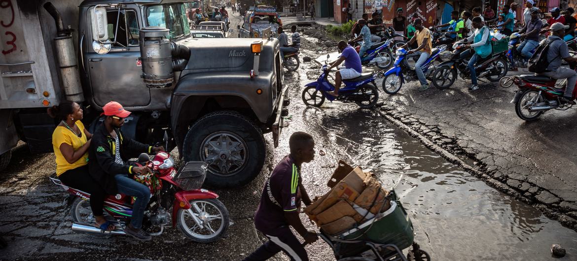 Estima-se que 80% da capital haitiana seja controlada por gangues que tentam tomar a parte restante do território