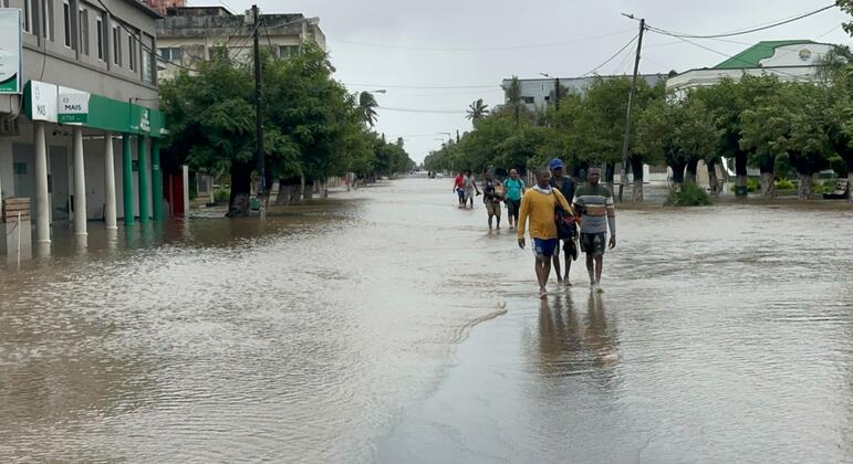 Затопленная улица на юге Мозамбика.