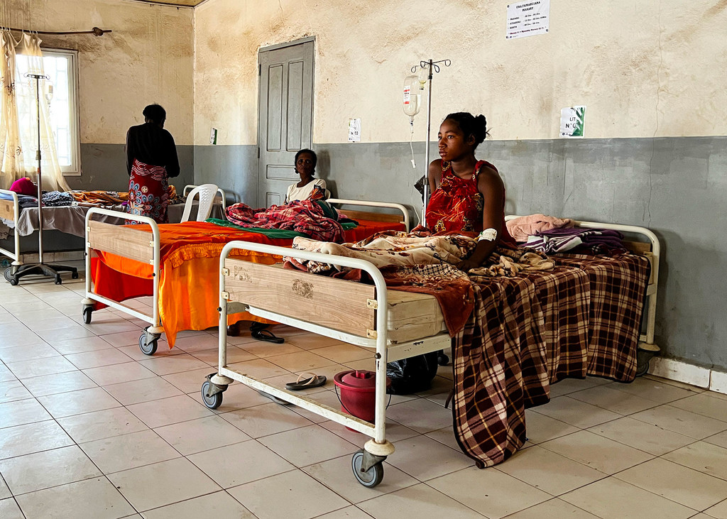 De jeunes mères se rétablissent dans le service de maternité de l'hôpital régional de référence d'Androy.