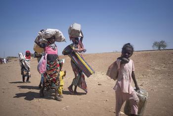Des familles arrivent au Soudan du Sud après avoir fui les combats au Soudan.