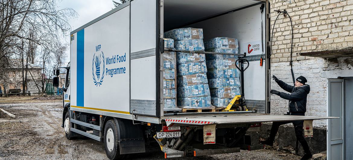 По всей Украине в гуманитарной помощи нуждаются почти 13 миллионов человек. 