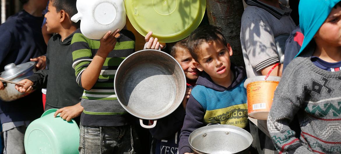 Uma em cada três crianças com menos de dois anos no norte de Gaza sofre de desnutrição aguda