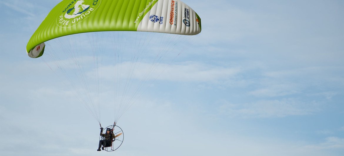 Sacha Dench flying with the Round Britain Climate Challenge wing.