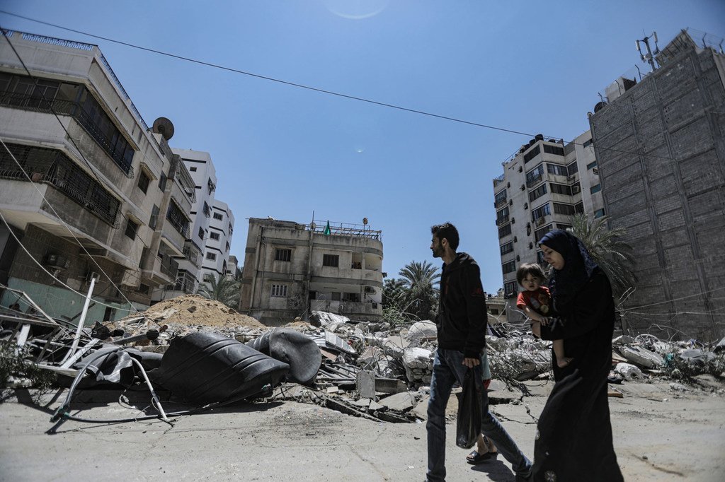 由于以色列的空袭，加沙的大部分地区遭到破坏。