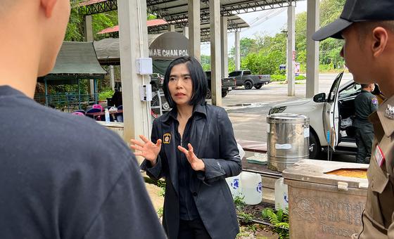 泰国北部警察中校阿蒙拉·瓦塔纳科西特正在训练警校学员。