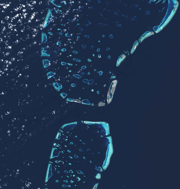 The Maldives archipelago - images from the NASA Earth Observatory The Maldives archipelago - images from the NASA Earth Observatory