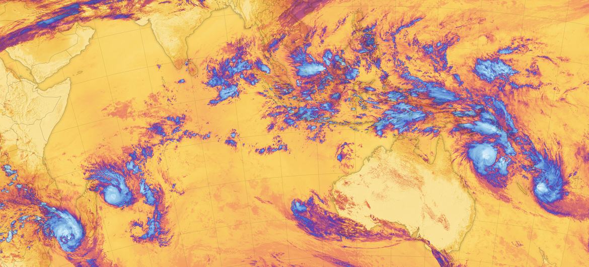 Três tempestades ativas no Pacífico Sul. Imagem do Observatório Terrestre da Nasa (fevereiro de 2025)