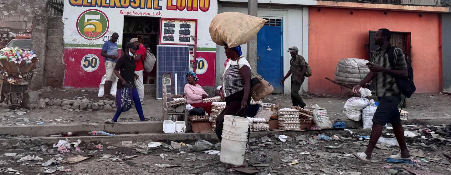 海地因帮派暴力导致数万人流离失所。