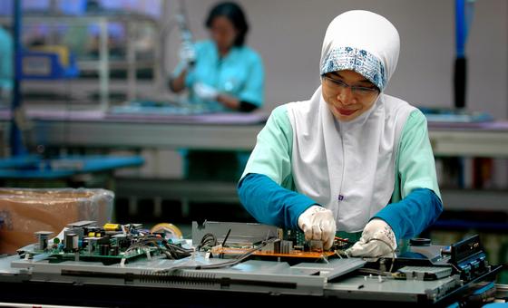 Il faut placer l’être humain au premier rang des investissements pour l’avenir, plaide le chef de l’ONU