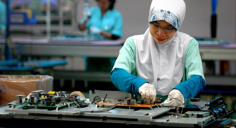 Global jobs market recovery ‘has gone into reverse’, warns UN labour agency