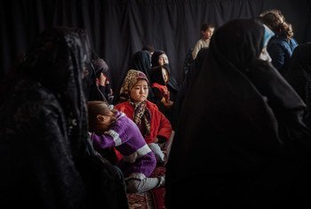 Una comunidad de una zona aislada de Afganistán depende de las clínicas móviles de las agencias humanitarias para recibir atención sanitaria primaria.