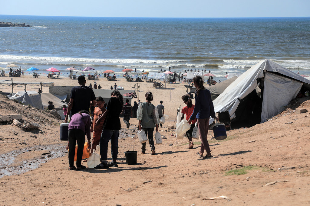 Familles déplacées dans les zones côtières de Gaza.