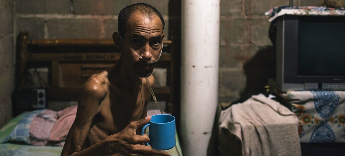 Un malade atteint de tuberculose chez lui en Colombie