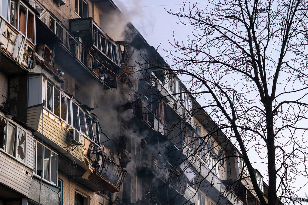 Продолжаются удары дронов в жилых районах Украины.
