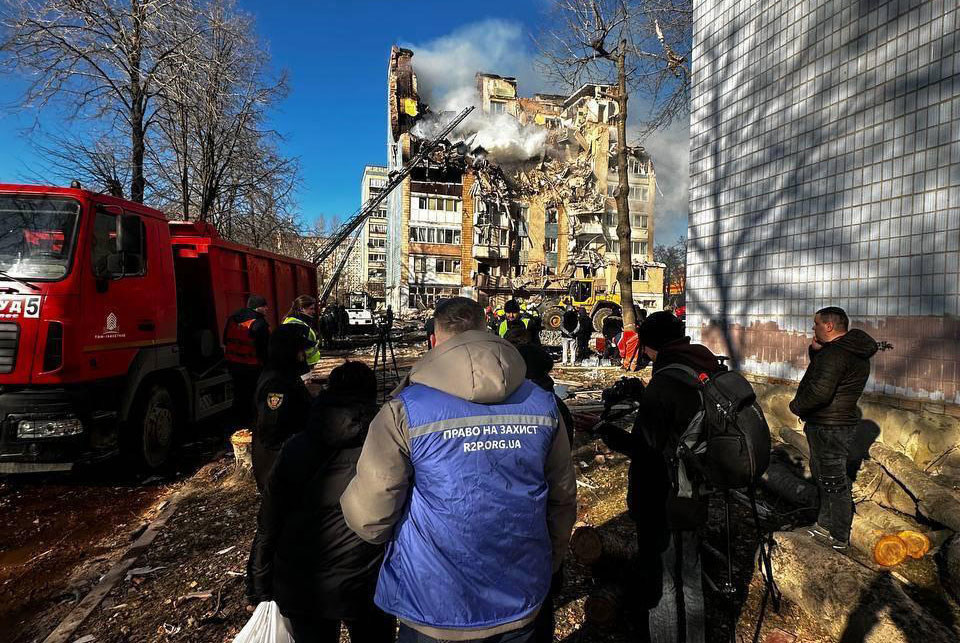 «Под удары попадают больницы, жилые дома, железные дороги, школы, культурные объекты, дипломатические учреждения и даже детские сады».