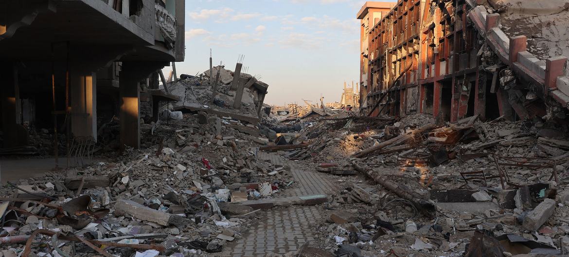 Las calles de Gaza están llenas de escombros.