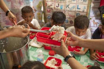Спонсируемые ВПП школьные обеды, Филиппины. 