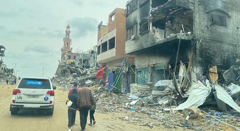 Edificios destruidos en la ciudad de Khan Younis en el sur de Gaza