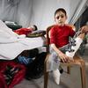 طفلان يخضعان للعلاج في المستشفى الميداني المؤقت في حي المعراج، جنوب قطاع غزة.