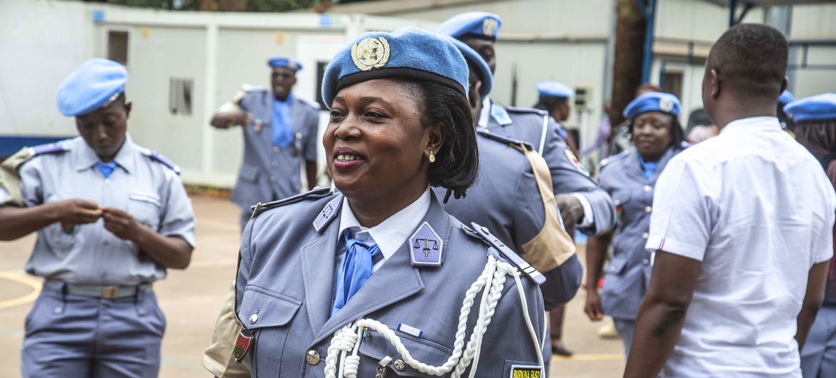 Téné Maimouna Zoungrana une femme officier pénitentiaire du Burkina Faso servant au sein de la MINUSCA.