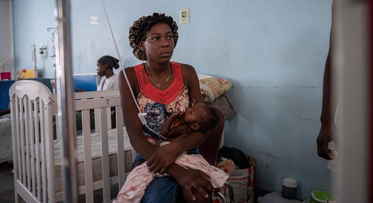 Mtoto aliye na utapiamlo anatibiwa katika chuo kikuu cha Hôpital Justinien huko Cap Haitien, Haiti.