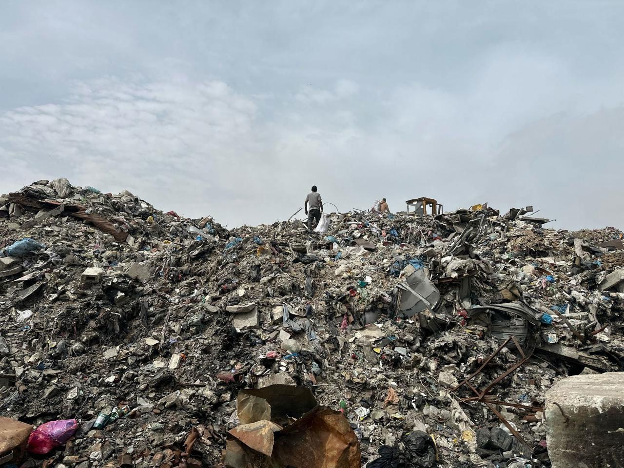 Montagne de déchets à Gaza (avril 2025).