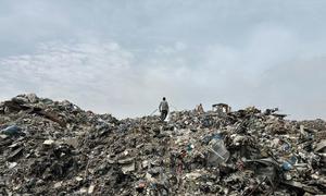 Massive mounds of waste are resulting in spread of disease in Gaza. (file photo)