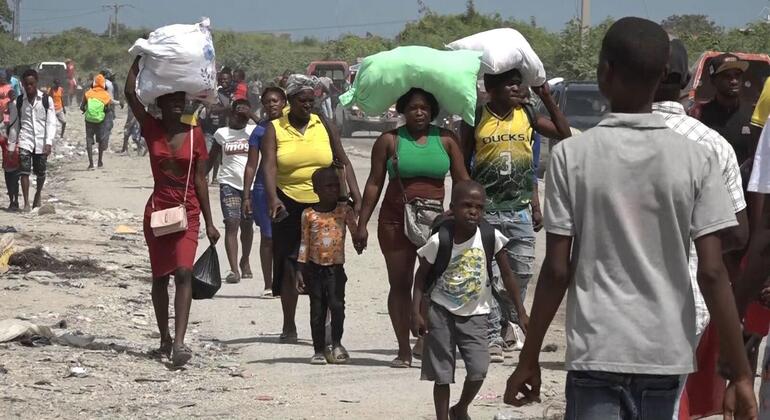 30,000 people flee fresh violence in Haiti as hunger crisis deepens 30,000 people flee fresh violence in Haiti as hunger crisis deepens
