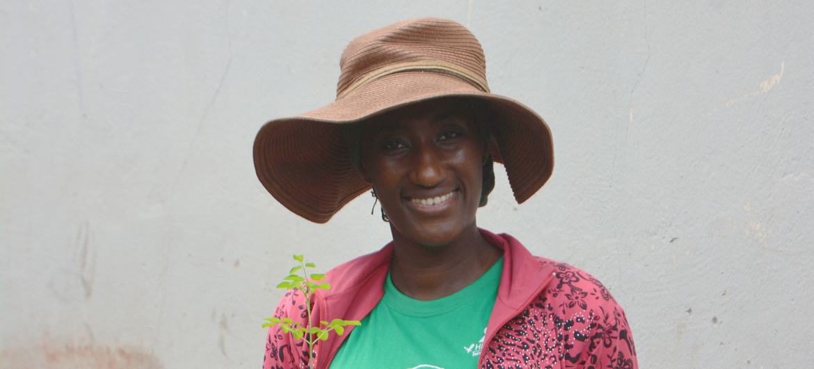 Rokiatou Traoré shows a moringa seedling.