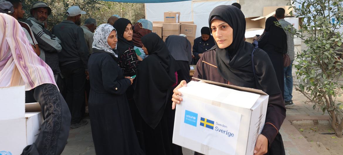 UNICEF distributes winter clothes kits to children across the Gaza Strip, as winter storms are adding to families’ hardship.