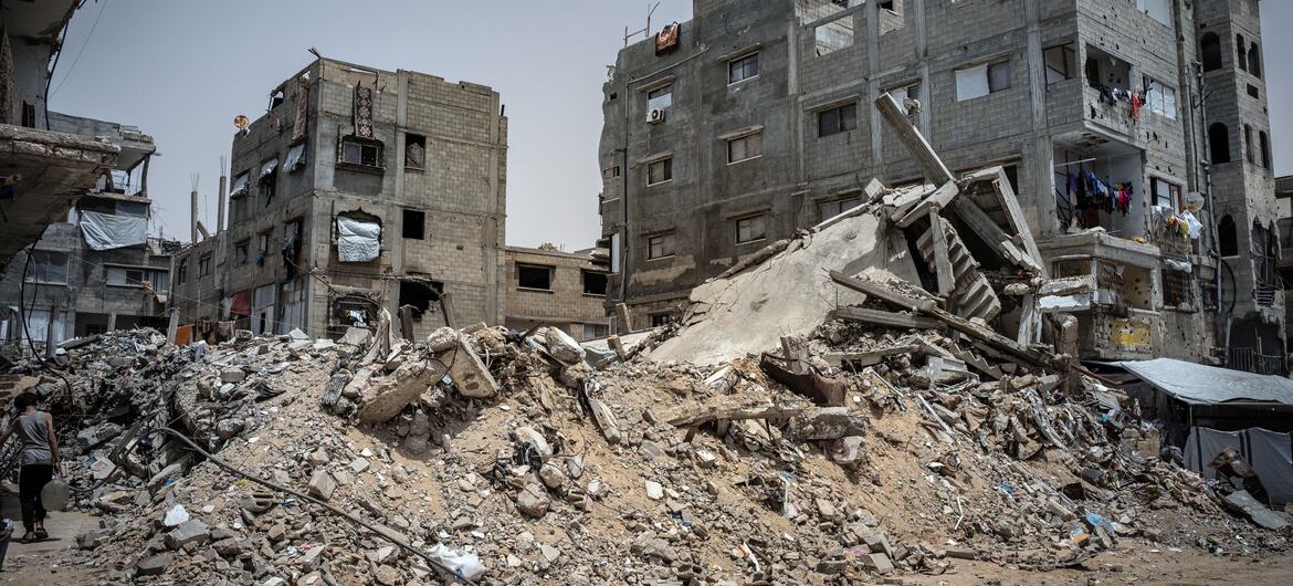 Un tas de gravats et de débris provenant d'un bâtiment détruit à Sheikh Radwan, dans la ville de Gaza.