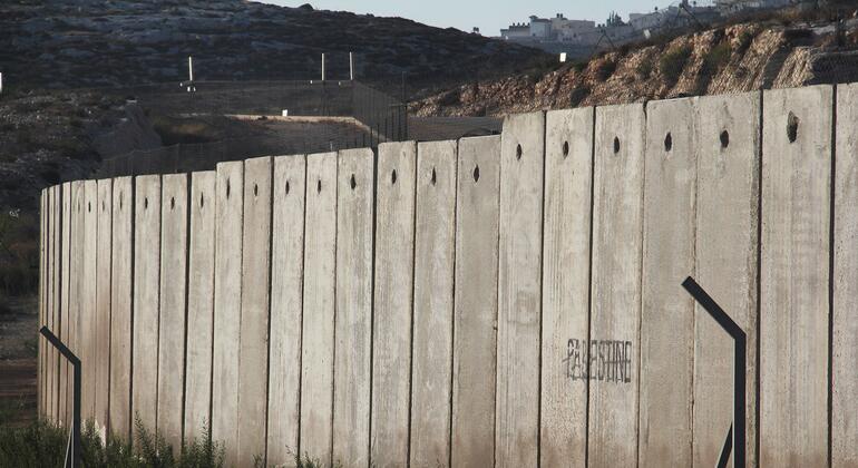 West Bank: Hebron crackdown displaces thousands, Türk warns of ethnic cleansing