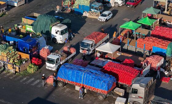 Цены на продовольственные товары вновь выросли.