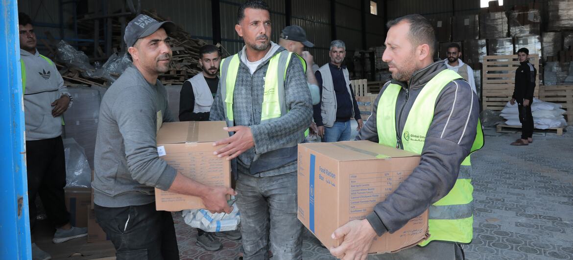 Gaza: Funding cuts leave half a million without food assistance
