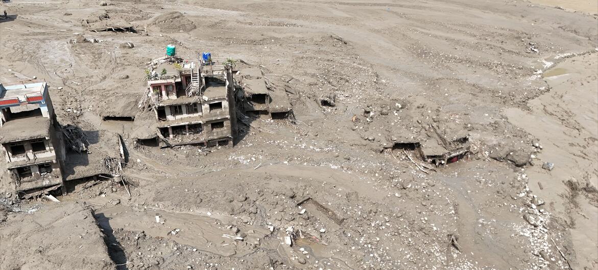 Deadly floods cause widespread destruction in China, Nepal