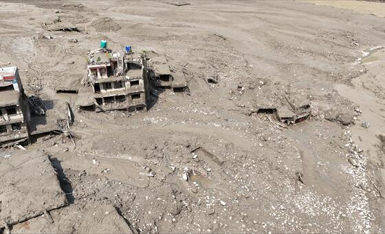 Deadly floods cause widespread destruction in China, Nepal